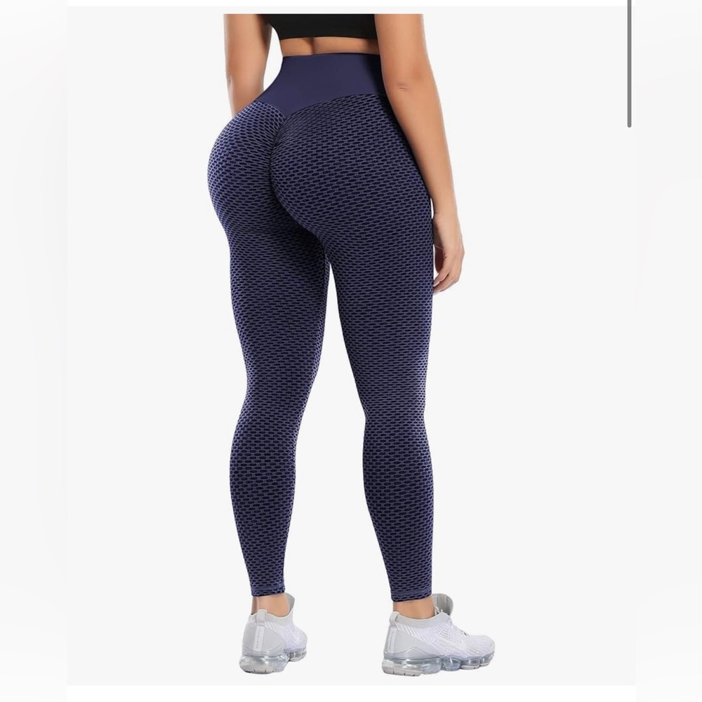 Gym butt lifting yoga leggings.